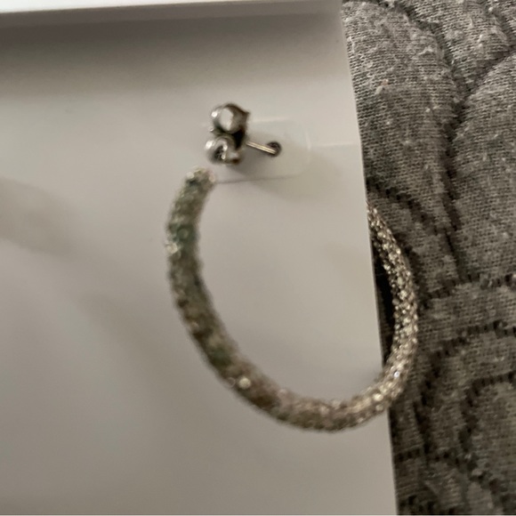 KENDRA SCOTT Silver Rhinestone Hoops Push-Back 1” Round Timeless Classic $80 NEW - Picture 11 of 16